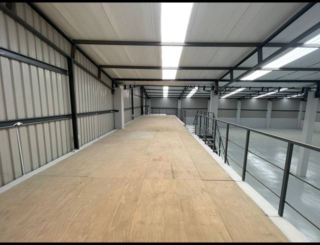 1,214M² WAREHOUSE TO LET IN COSMO BUSINESS PARK
